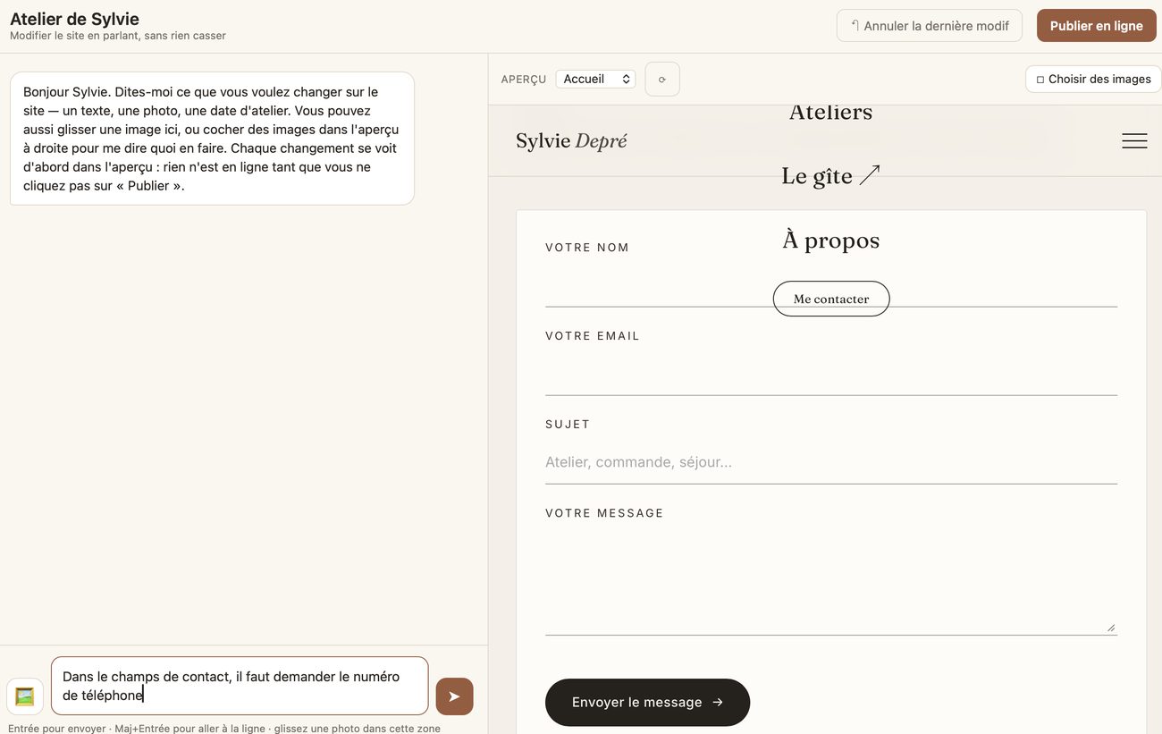 L'atelier de Sylvie : à gauche, elle écrit « Dans le champ de contact, il faut demander le numéro de téléphone » ; à droite, l'aperçu de son site en direct.
